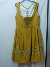 besticktes senfgelbes Dirndl
