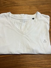 weißes V-Ausschnitt.  T-Shirt