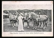 Frau Direktor Aeros mit ihren