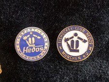 Zwei Eishockey  pin  club ESC
