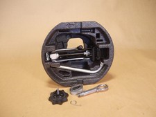 Skoda Fabia 5J Limo Bordwerkzeug Wagenheber Abschleppöse Radschlüßel