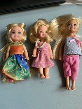 Set aus kleinen Puppen, wie