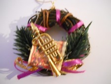 Mini – Kranz mit goldener Trompete  Weihnachtsdekoration Adventsdeko