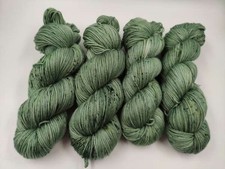 handgefärbte 100% Merino Lux -  100 g  MEERGRÜN  442