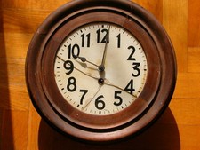Sehr Alte mechanische Wanduhr