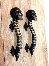 Türgriff mit Totenkopf Motiv