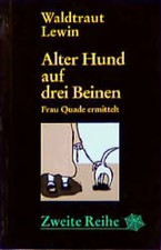 Alter Hund auf drei Beinen