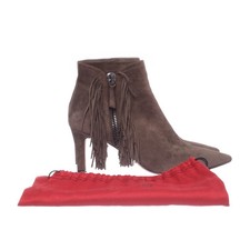 Pura Lopez, Stiefeletten