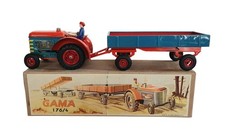 unbespielter Gama Traktor mit