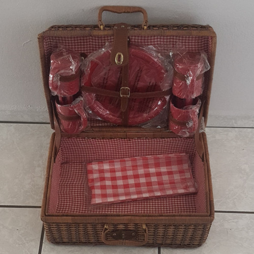 Picknickkorb mit geschirr - picknickkorb, geschirr-set