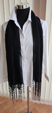 Eleganter schwarzer schal mit - schwarzer,