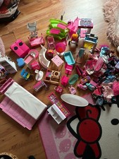 Barbie Sammlung/Konvolut, Kleidung, Bett, Möbel usw