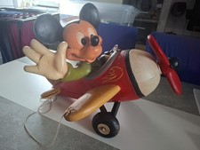 Propeller flugzeug mit mickey - flugzeug,
