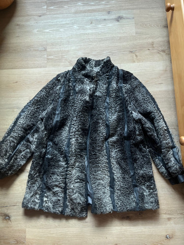 Pelzjacke mit lederbesatz - mit,