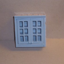 schöner Hängeschrank in blau