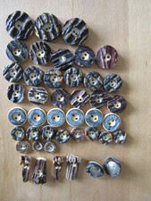 Konvolut - 43 Hirschhorn Trachtenknöpfe echte und Imitate