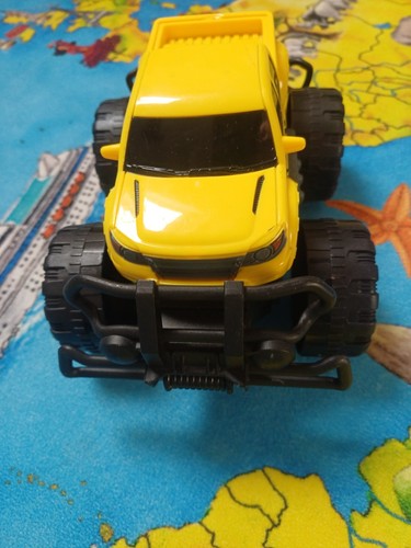 Gelber super monstertruck - gelber,