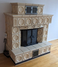 Kachelofen mit JØTUL 17 Kamineinsatz – klassisch, hochwertig, sofort abholbereit