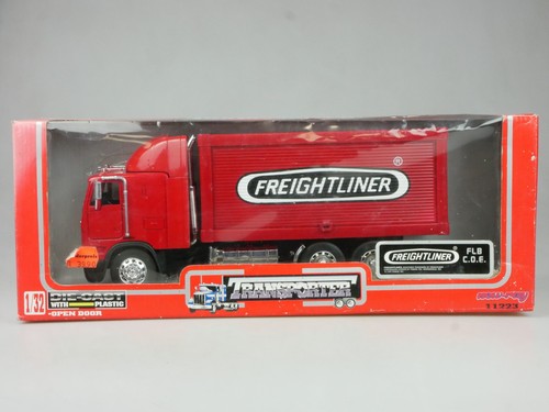 New ray freightliner flb - ray,