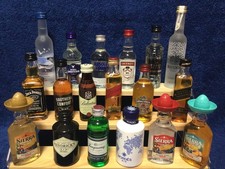 18 Miniatur Schnapsflaschen. Spirituosensammlung-100%-voll-ungeöffnet.