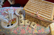 Toller neuer Picknickkorb mit Mickey Maus Motiven