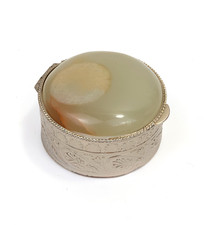 Kleine Pillendose mit Deckel