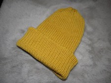 Warme dicke Strick Woll Mütze~handgestrickt~One Size~ocker~Neu