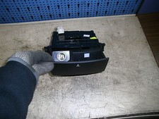 Aschenbecher Kia Ceed 1.6 CRDI 85kw Bj.09 9tkm!