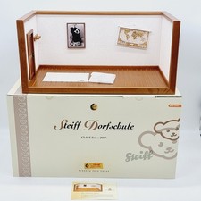 Steiff 420610 Dorfschule Club