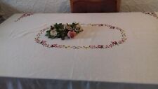 Vintage Tischdecke mit Wolle  Kreuzstich bestickt 150x125 cm mit Rosenmotiv