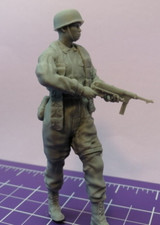 Deutscher Fallschirmjäger mit