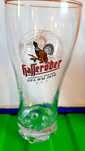 Hasseröder bier glas fußball - bier,