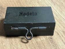 Blechdose Nadeln Wehrmacht WW2 WK2 Uniform Ausrüstung Feldjacke Feldgrau Soldat