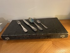 24 teiliges Besteckset im Besteckkasten versilbert Punze 40 Wellenmuster DDR VEB