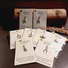 Glücks Anhänger für 2026 verschiedene Motive Sprüche auf kleiner Karte