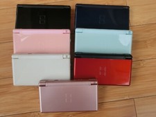Nintendo DS Lite Konsole, Farbe nach Wahl, mit USB-Ladekabel, Stift