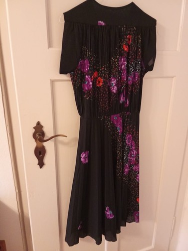 Schwarzes kleid mit blumen - mit,