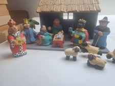 fröhliche Weihnachtskrippe von Rot Ceramic handbemalt, wie neu, viele Figuren