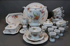 Komplettes Kaffee und Ess