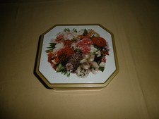 8 eckige Blechdose mit