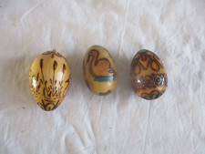 3 Ostereier aus Holz mit Muster