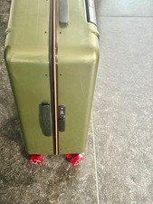 Floyd check in, Reisekoffer