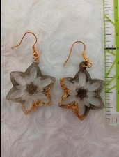 Ein Paar Ohrringe Handmade