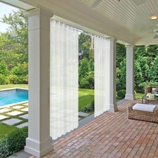 Wunderschöne vertikale Fenstergardinen in klassischer weißer Farbe heben Ihre