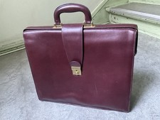 Aktentasche, Bügelaktentasche