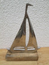 Segelboot silber auf Fuß