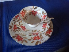 Sammeltasse ALKA KUNST Kronach  Elfenbein  Porzellan Dekor ILONA m. Goldrand