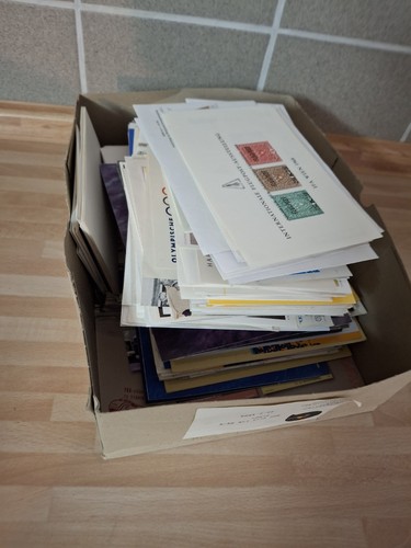 Karton mit belegen - mit,