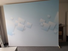Messewand mit LED Beleuchtung  300 x 250 blauweiß bedruckt und weißes Tuch