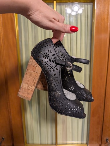 Schwarze lochmuster heels - schwarze,